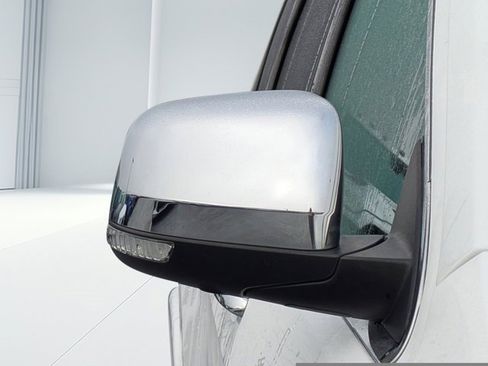 Used 2020 Jeep Grand Cherokee Overland image 10