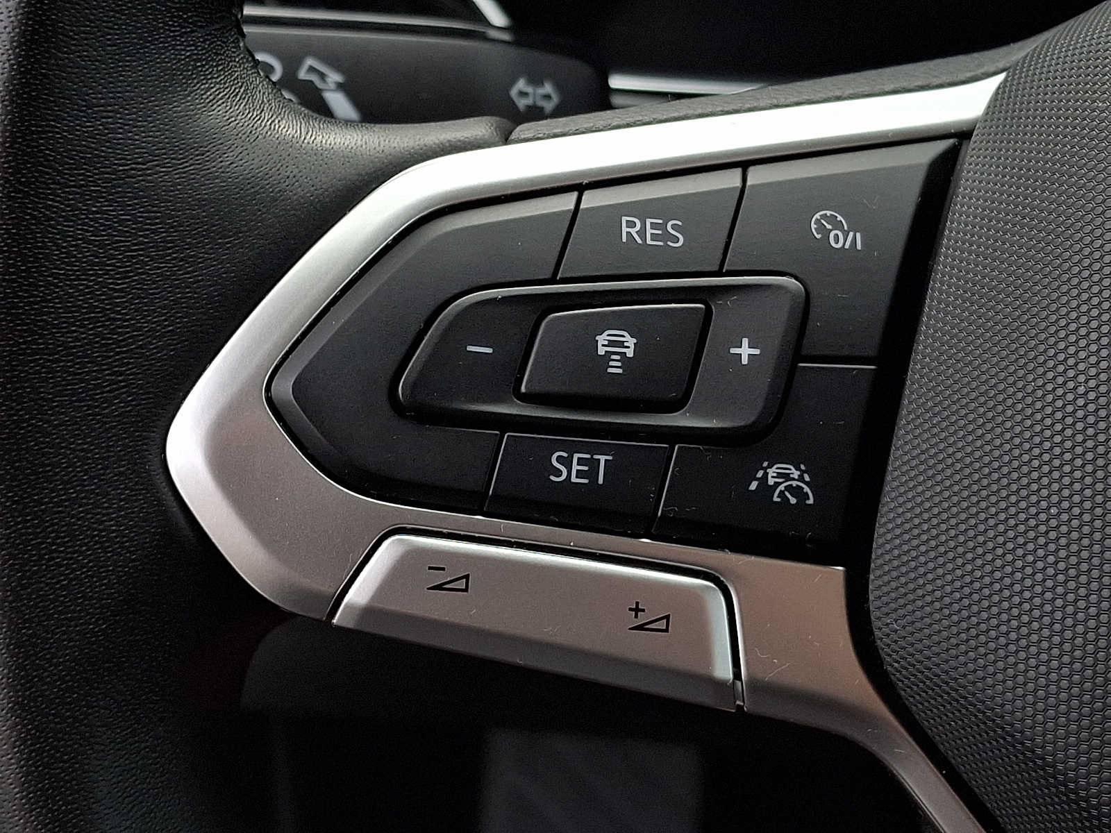 Certified 2023 Volkswagen Jetta SE FWD image 18