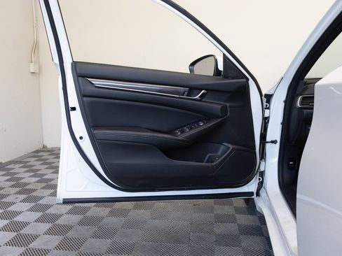 Used 2018 Honda Accord Sport image 14