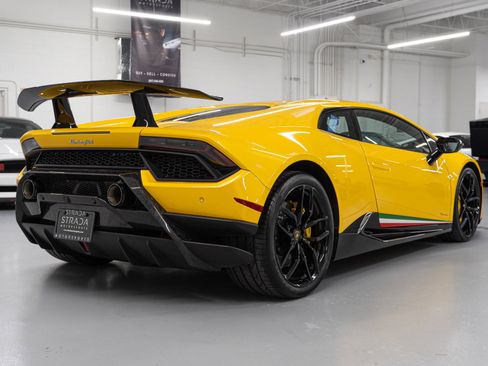 Used 2019 Lamborghini Huracan Performante image 12