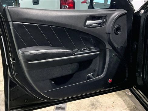 Used 2015 Dodge Charger R/T Scat Pack w/ Technology Group image 9