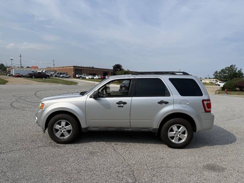 Used 2010 Ford Escape XLT AWD/4WD image 2