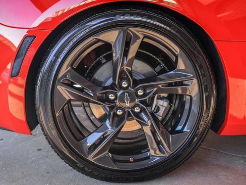 Used 2020 Chevrolet Camaro LT image 37