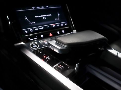 Used 2024 Audi Q8 e-tron Premium Plus image 21