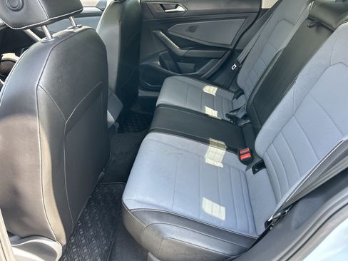 Used 2025 Volkswagen Jetta SE FWD image 15