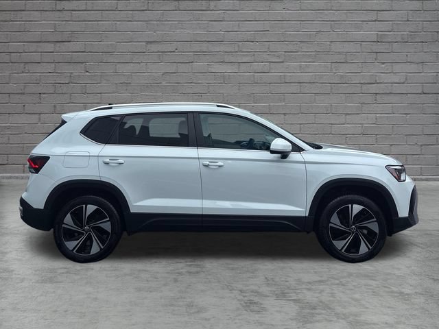 Used 2026 Volkswagen Taos SE AWD/4WD image 8