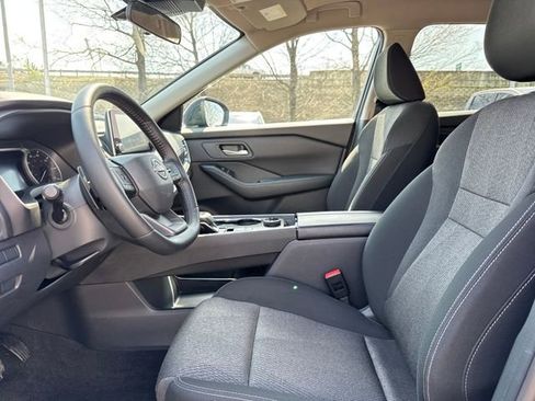 Used 2025 Nissan Rogue SV image 13