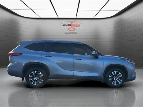 Certified 2023 Toyota Highlander XLE image 5