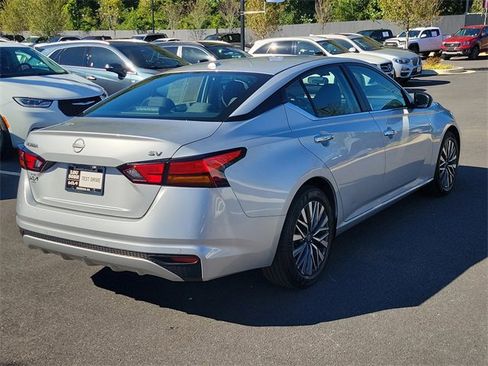 Used 2024 Nissan Altima 2.5 SV image 4