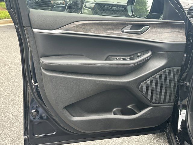 New 2026 Jeep Grand Cherokee Altitude RWD image 10