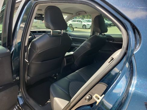 Used 2020 Toyota Camry SE FWD image 9