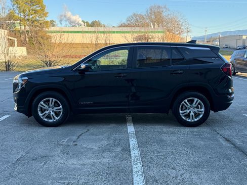 Used 2023 GMC Terrain SLE image 8