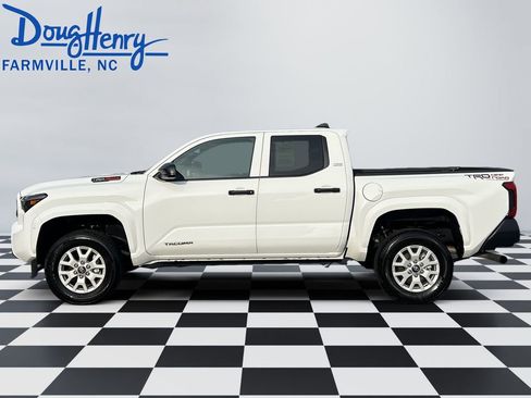 Used 2024 Toyota Tacoma SR image 2