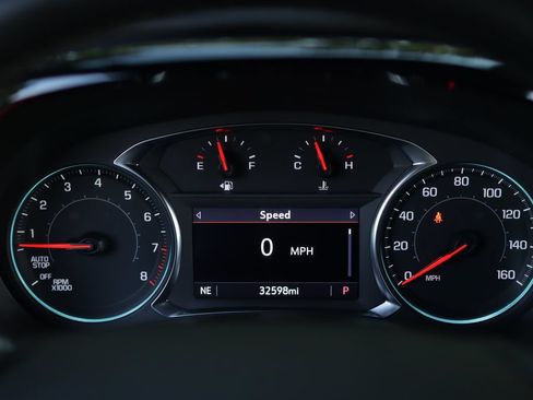 Used 2023 Chevrolet Traverse LT FWD image 11