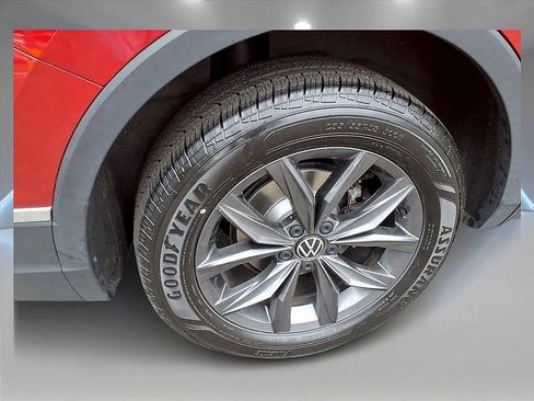 Certified 2022 Volkswagen Tiguan SE image 7