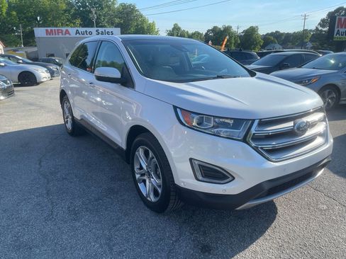Used 2018 Ford Edge Titanium w/ Equipment Group 302A AWD/4WD image 3