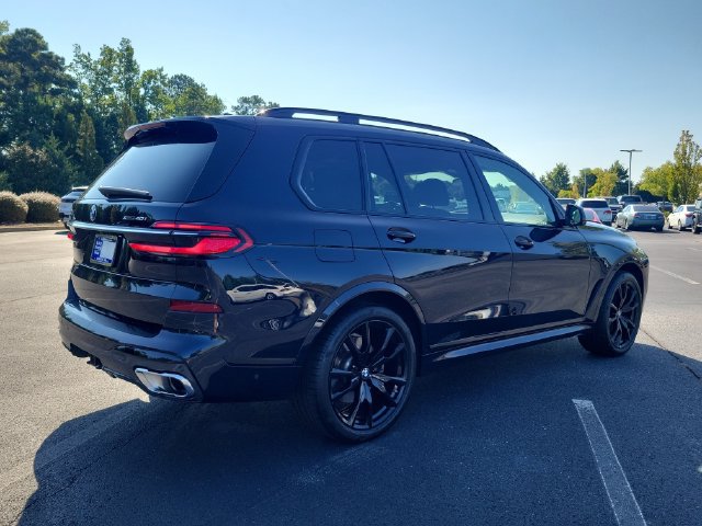 Used 2023 BMW X7 xDrive40i w/ M Sport Package AWD/4WD image 4