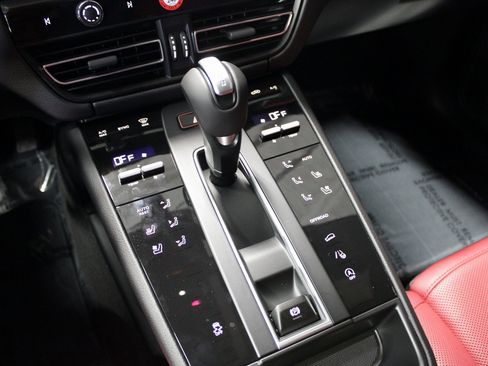 New 2026 Porsche Macan image 31