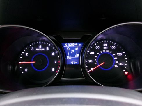 Used 2017 Hyundai Veloster Value Edition image 7