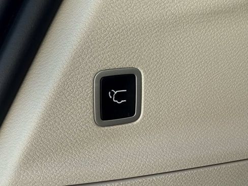 Used 2022 Chrysler Pacifica Touring-L w/ Uconnect Theater Family Group FWD image 57