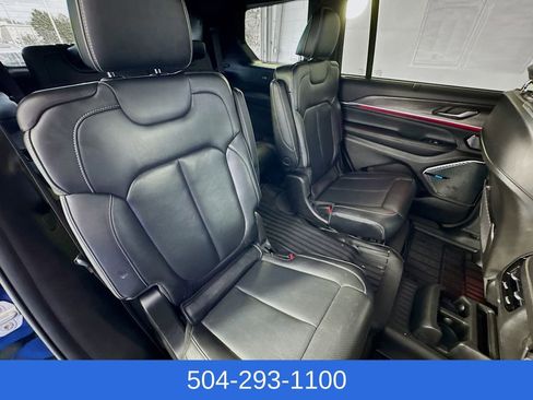 Used 2022 Jeep Grand Cherokee L Overland w/ Luxury Tech Group IV AWD/4WD image 32