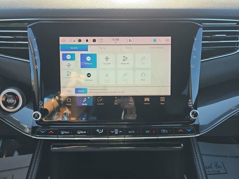 Used 2024 Jeep Wagoneer 4WD image 26