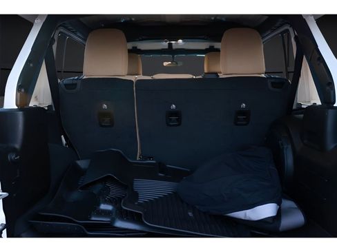 Used 2022 Jeep Wrangler Unlimited Sahara image 36