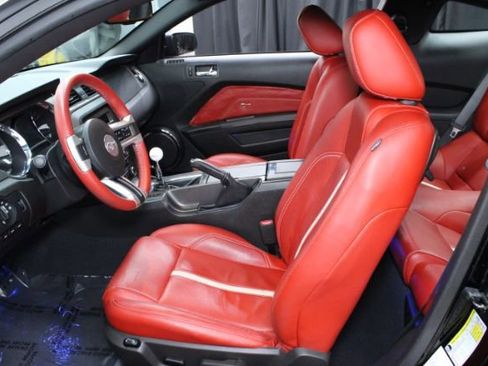 Used 2010 Ford Mustang GT Premium image 11