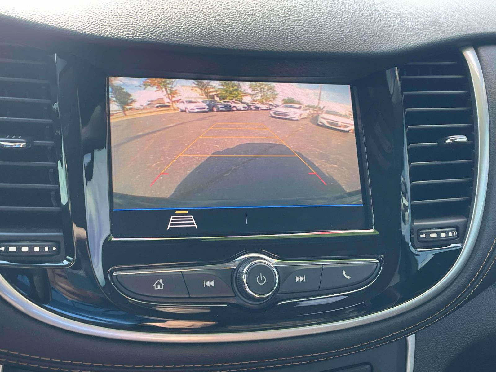 Used 2021 Chevrolet Trax LT w/ Driver Confidence Package FWD image 18
