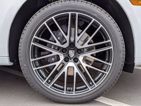 Certified 2026 Porsche Macan AWD/4WD image 12