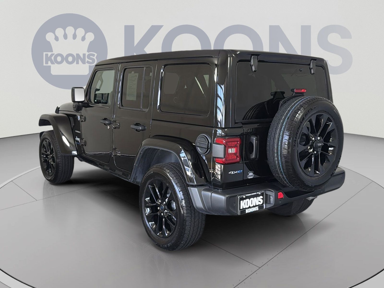 Used 2024 Jeep Wrangler Unlimited Sahara w/ Technology Group AWD/4WD image 4