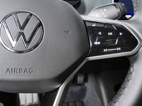 Certified 2025 Volkswagen ID.4 Pro RWD image 11