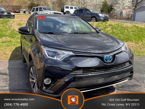 Used 2017 Toyota RAV4 XLE image 2