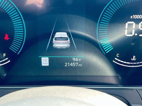 Used 2025 Hyundai Kona SEL FWD image 12