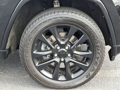 Used 2022 Jeep Grand Cherokee Laredo X AWD/4WD image 8