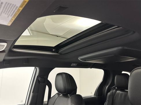 Certified 2023 Toyota Sienna XSE image 17