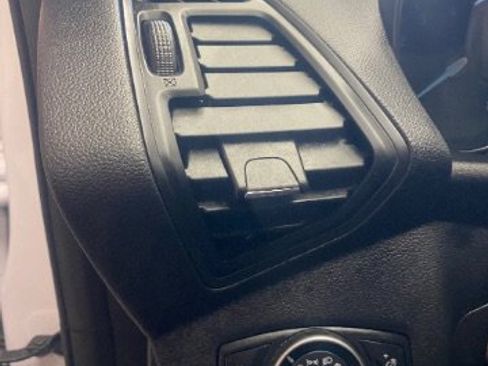 Used 2018 Ford Escape SE image 18