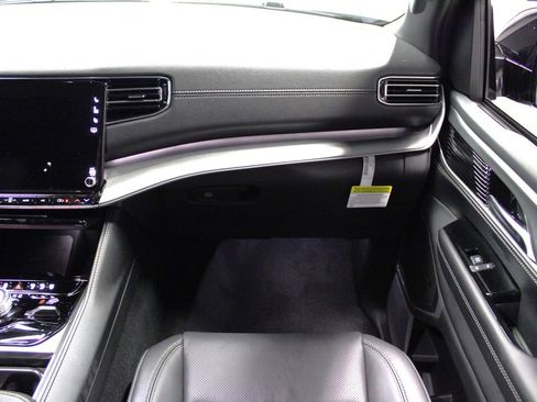 New 2025 Jeep Wagoneer L Series II image 35