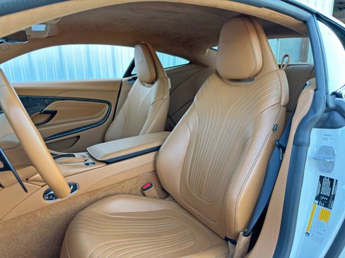 Used 2022 Aston Martin DB11 Coupe image 39