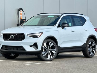 New 2026 Volvo XC40 B5 Ultra w/ Climate Package