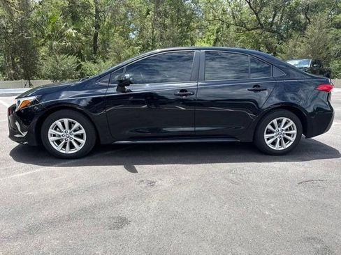 Used 2024 Toyota Corolla LE w/ LE Convenience Package FWD image 2