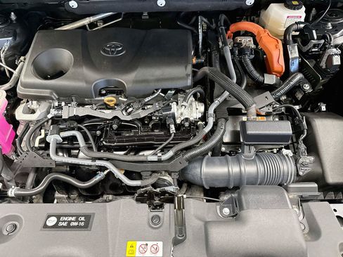 Used 2025 Toyota RAV4 XLE AWD/4WD image 33