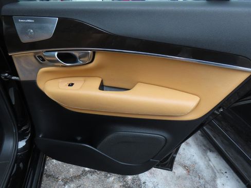 Used 2018 Volvo XC90 T6 Momentum w/ Convenience Package image 17