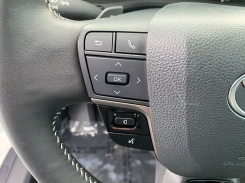 Used 2025 Toyota Camry SE w/ Convenience Package image 20