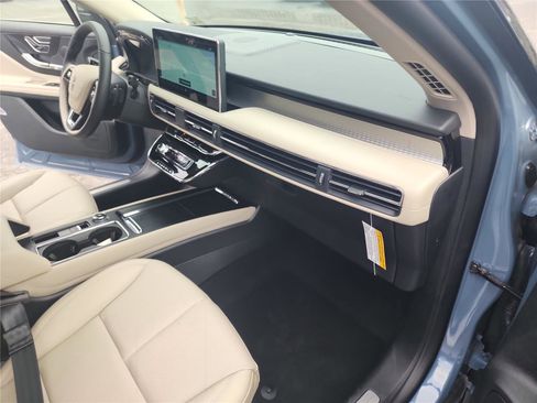 New 2026 Lincoln Corsair Premiere FWD image 24