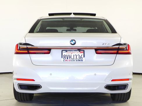 Used 2022 BMW 740i w/ Premium Package image 8