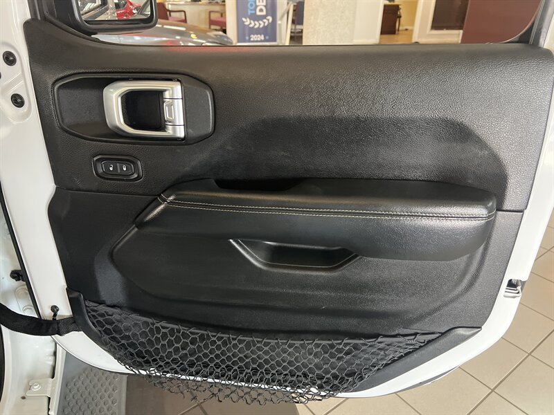 Used 2019 Jeep Wrangler Unlimited Sahara AWD/4WD image 25
