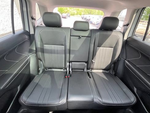 Certified 2023 Volkswagen Tiguan SE w/ Panoramic Sunroof Package AWD/4WD image 29