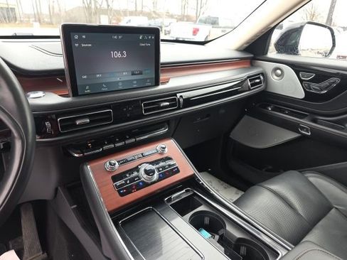 Used 2023 Lincoln Aviator Reserve w/ Equipment Group 201A image 17