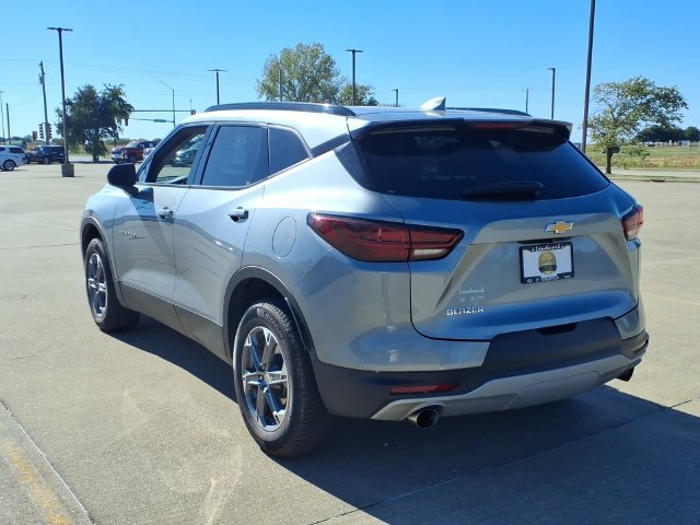 Used 2023 Chevrolet Blazer LT w/ Convenience Package FWD image 3
